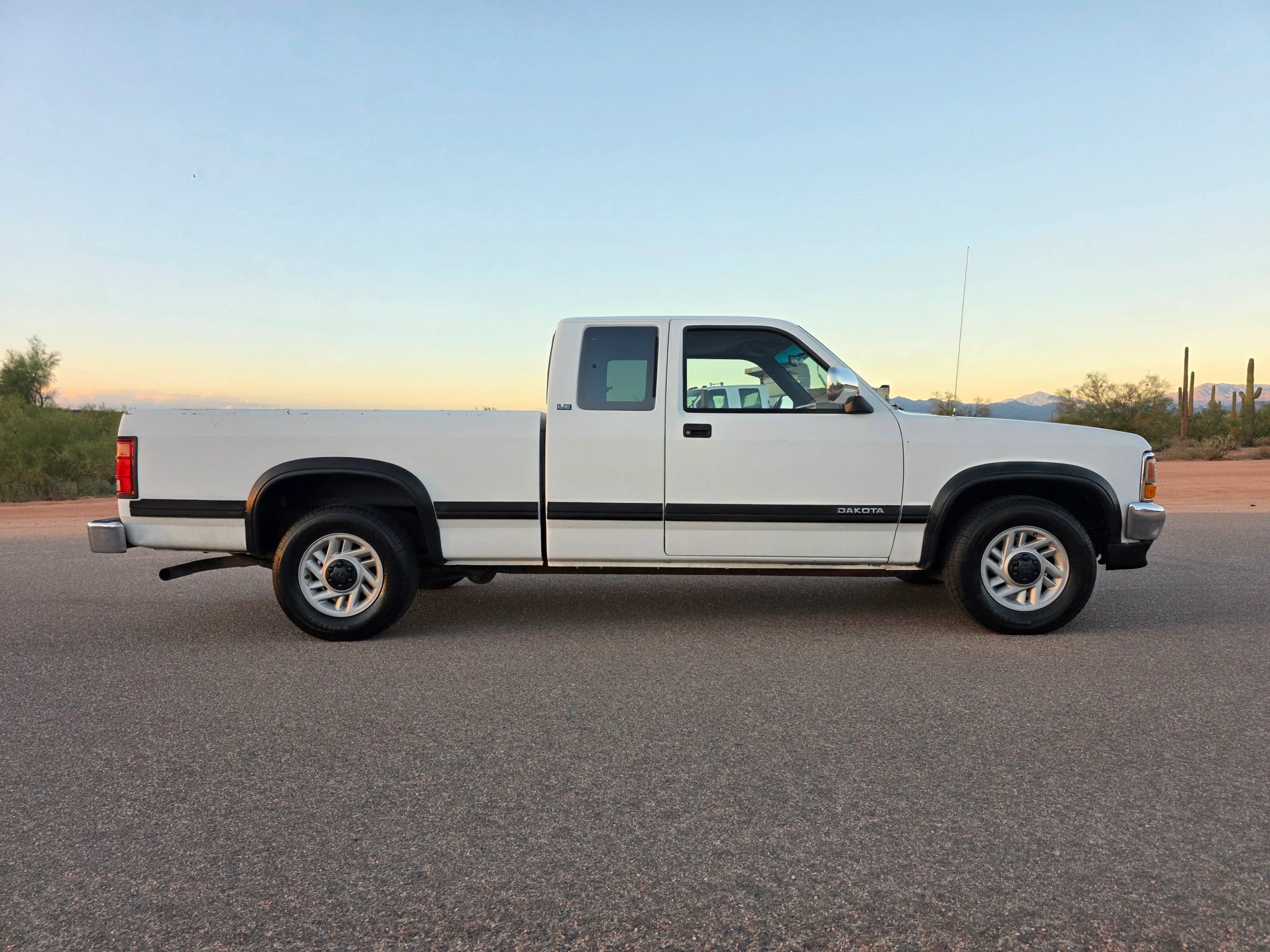 Used 1993 Dodge Dakota 2WD Club Cab image 7