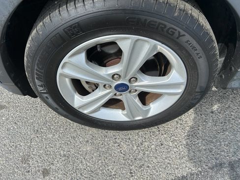 Used 2016 Ford Escape SE w/ SE Leather Comfort Package FWD image 17
