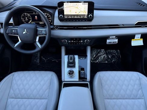 New 2025 Mitsubishi Outlander 4WD Plug-In Hybrid image 13