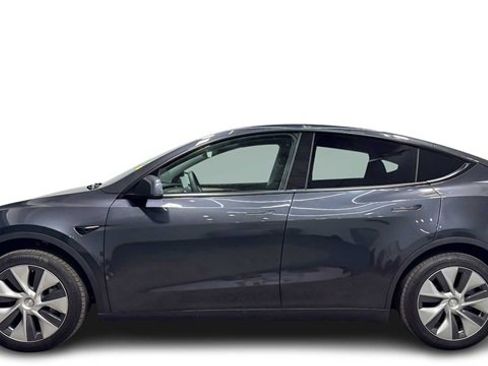 Used 2024 Tesla Model Y Long Range image 1