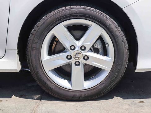 Used 2012 Toyota Camry SE FWD image 9