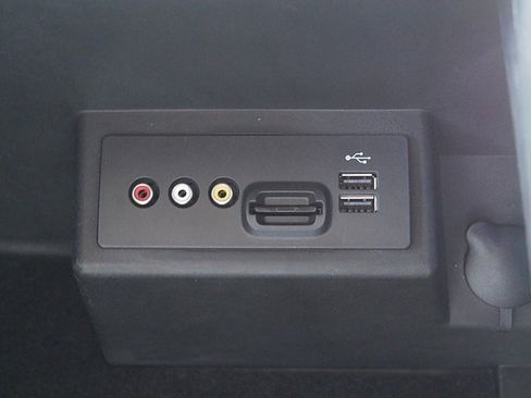 Used 2013 Ford F150 Platinum image 26