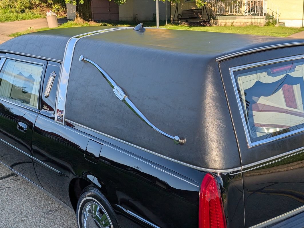 Used 2009 Cadillac DTS Hearse FWD image 25