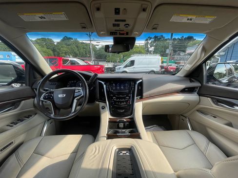 Used 2017 Cadillac Escalade Premium Luxury AWD/4WD image 17