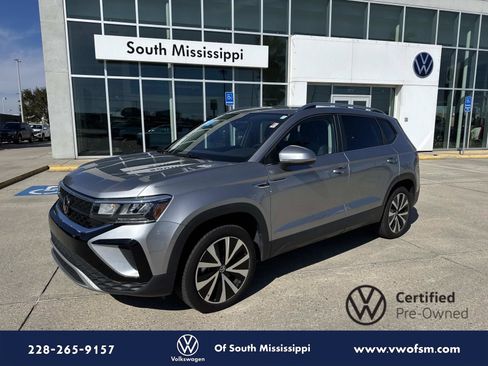 Used 2024 Volkswagen Taos SE image 1