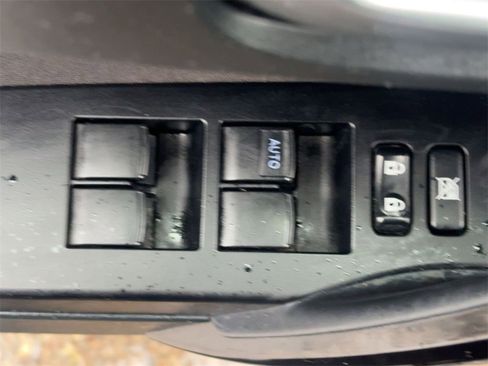 Used 2018 Toyota Corolla iM image 16