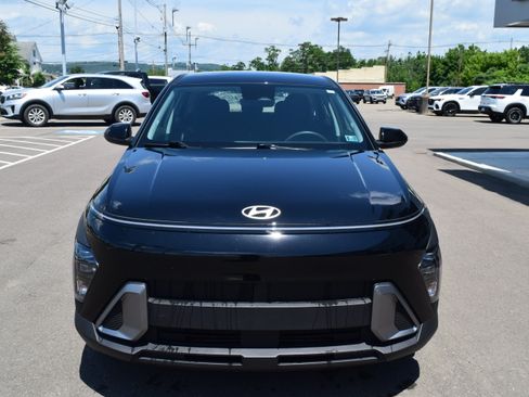 Used 2025 Hyundai Kona SE FWD image 3