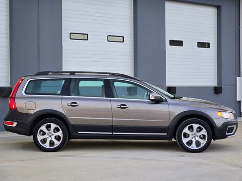 Used 2011 Volvo XC70 T6 image 9