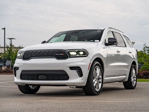Used 2024 Dodge Durango GT RWD image 3