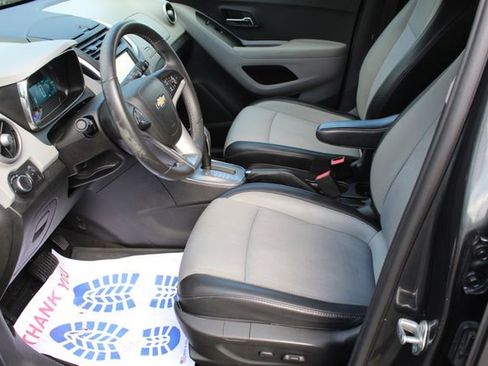 Used 2016 Chevrolet Trax LT w/ LT Sun and Sound Package FWD image 13