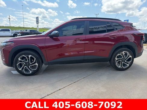 Used 2025 Chevrolet Trax RS w/ Sunroof Package FWD image 6