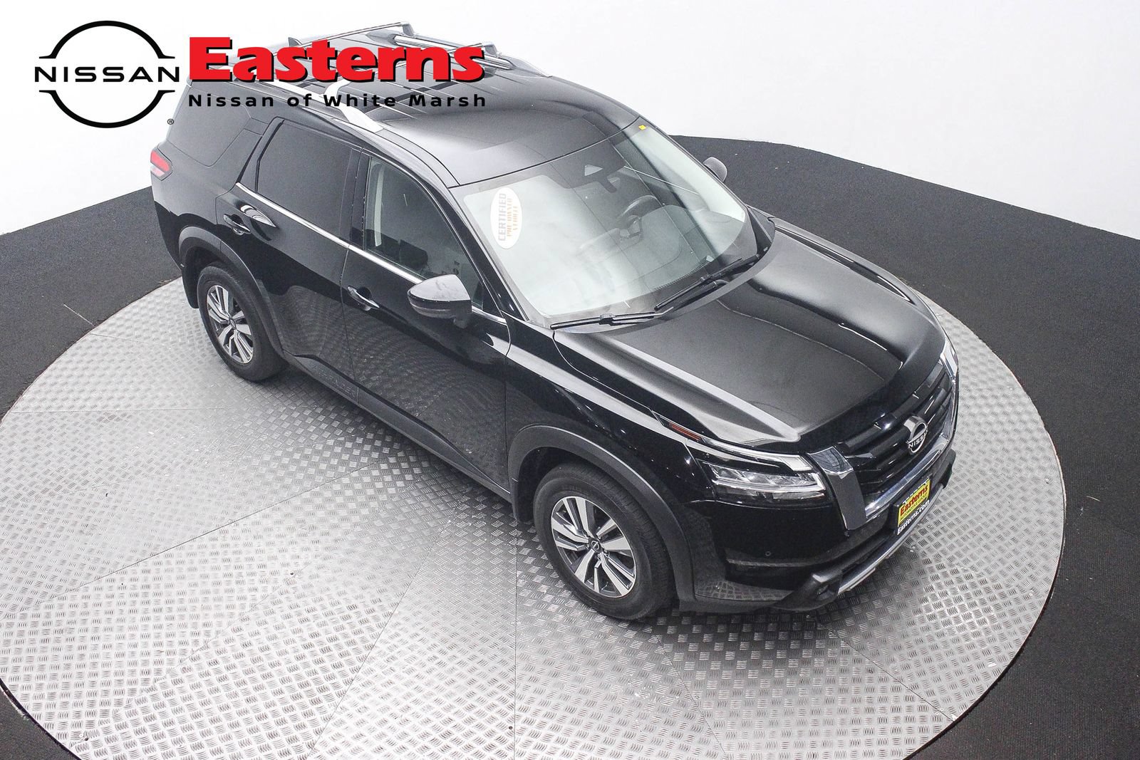 Used 2023 Nissan Pathfinder SL AWD/4WD image 3