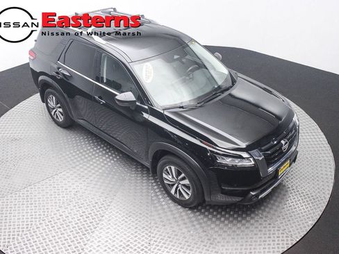 Used 2023 Nissan Pathfinder SL AWD/4WD image 3
