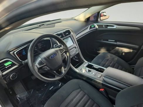 Used 2017 Ford Fusion SE w/ Fusion SE Technology Package FWD image 7