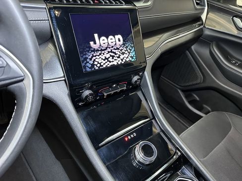 Used 2023 Jeep Grand Cherokee Laredo image 39