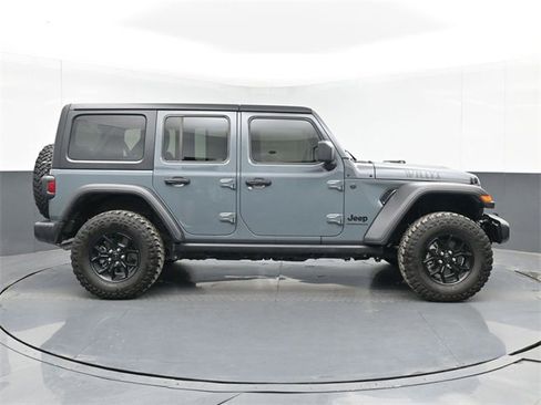 Used 2025 Jeep Wrangler Willys image 11