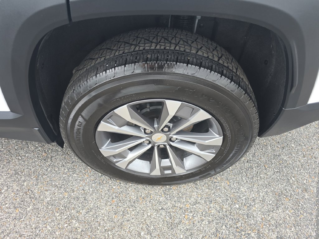 Used 2025 Chevrolet Equinox LT FWD image 12