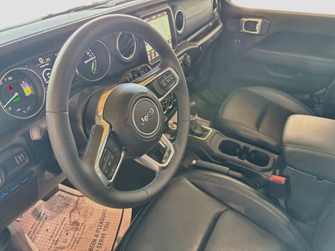 Used 2023 Jeep Wrangler Unlimited Rubicon 4xe w/ Cold Weather Group AWD/4WD image 25