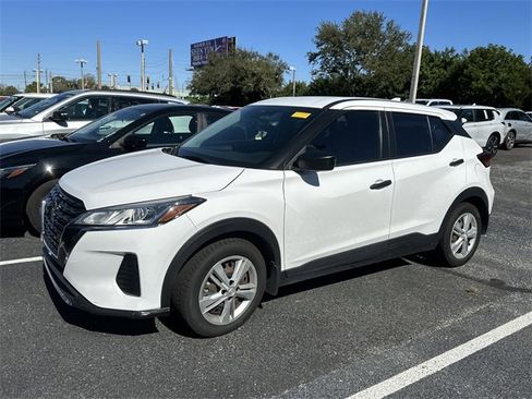 Used 2021 Nissan Kicks S image 4