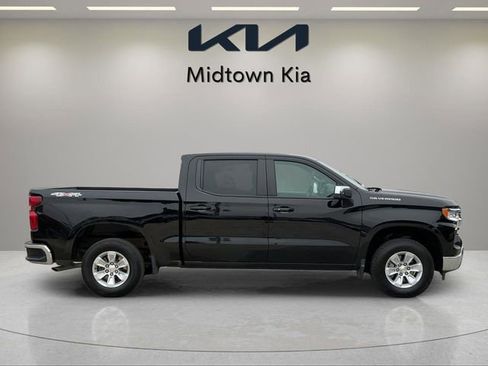 Used 2025 Chevrolet Silverado 1500 LT AWD/4WD image 2