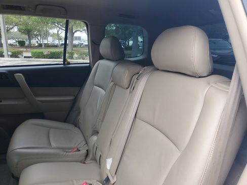 Used 2010 Toyota Highlander Base image 13