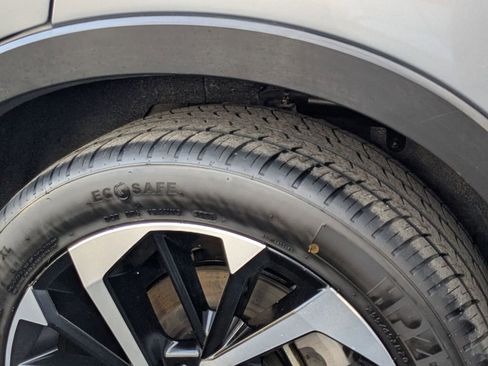 Used 2024 Mitsubishi Outlander SE image 28