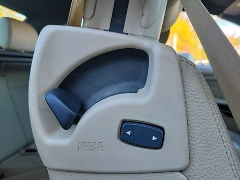 Used 2011 BMW 335i Convertible image 22