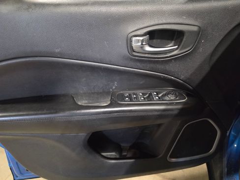 Used 2018 Jeep Compass Latitude AWD/4WD image 6