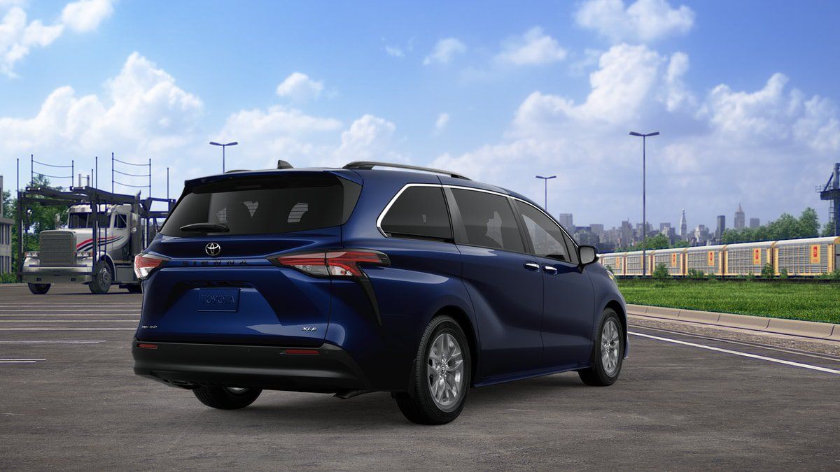 New 2026 Toyota Sienna XLE AWD/4WD image 9