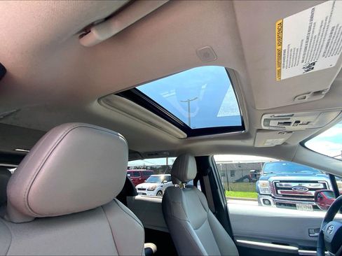 Used 2025 Toyota Sienna XLE FWD image 27