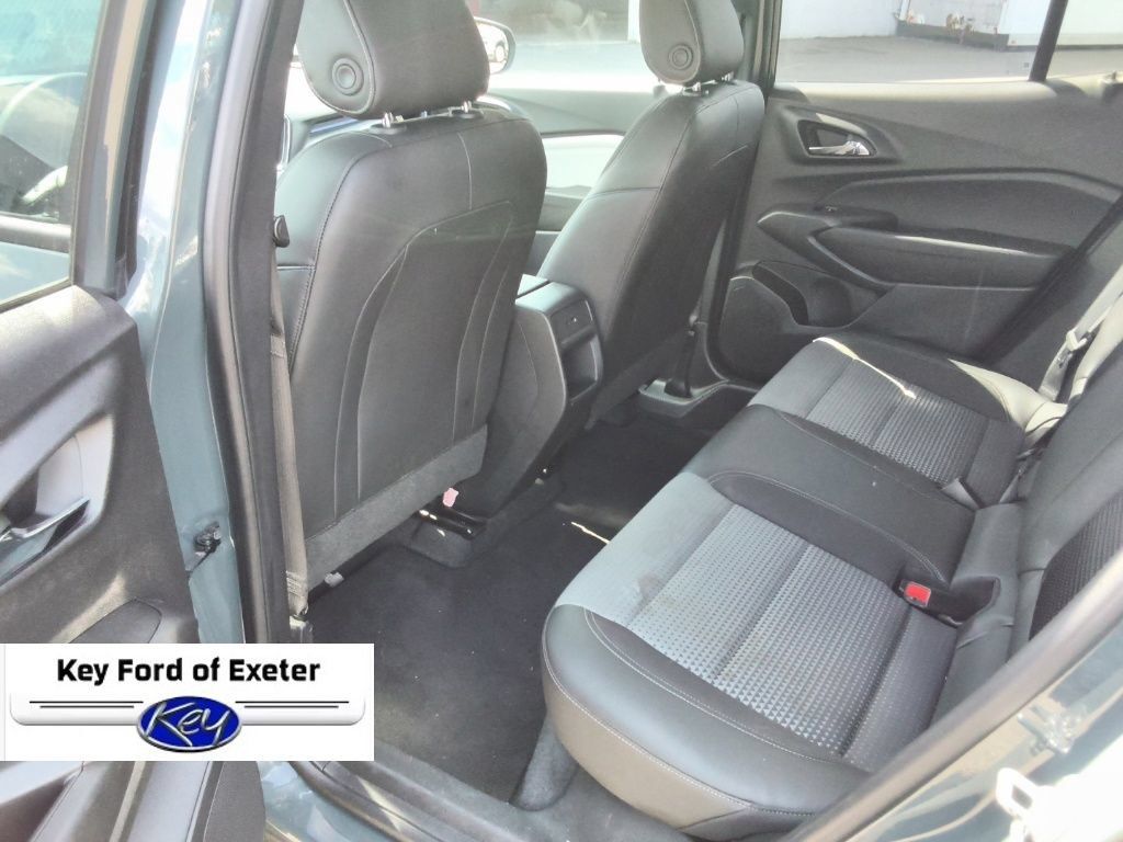 Used 2025 Chevrolet Trax LT FWD image 15