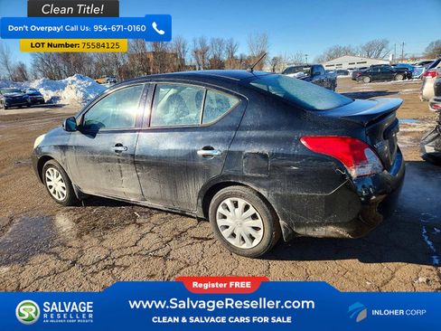 Used 2014 Nissan Versa SV image 3
