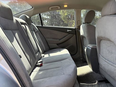 Used 2010 Nissan Altima 2.5 S FWD image 10
