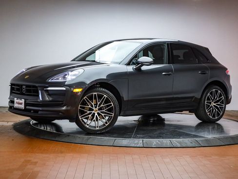 Certified 2025 Porsche Macan image 1