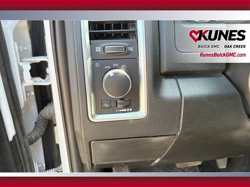 Used 2022 RAM 1500 Classic SLT AWD/4WD image 19