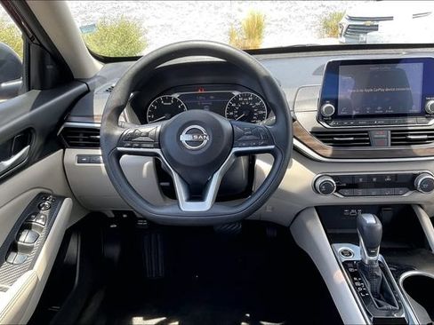 Certified 2024 Nissan Altima 2.5 SV FWD image 4