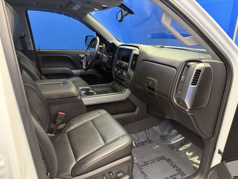 Used 2018 Chevrolet Silverado 1500 LTZ Z71 w/ LTZ Plus Package AWD/4WD image 26