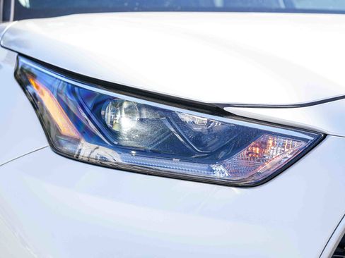 Used 2021 Toyota Highlander LE image 4