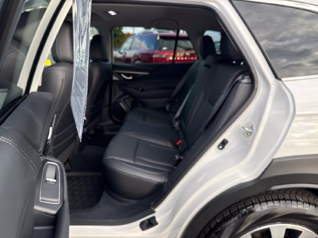 Used 2025 Subaru Outback Touring AWD/4WD image 13