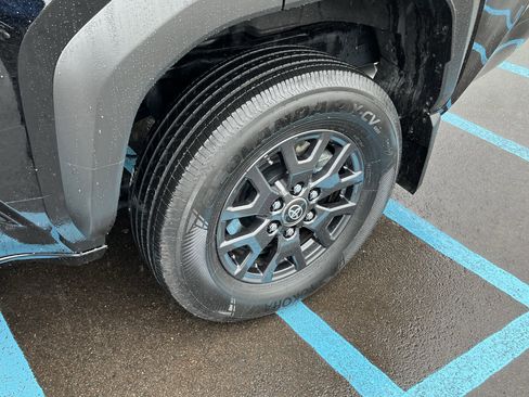 Used 2025 Toyota 4Runner SR5 image 25