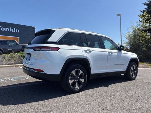 Certified 2023 Jeep Grand Cherokee 4WD 4xe w/ Luxury Tech Group II image 3