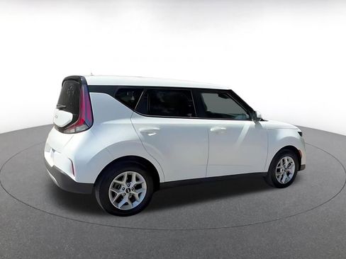 Used 2025 Kia Soul LX w/ LX Technology Package FWD image 14