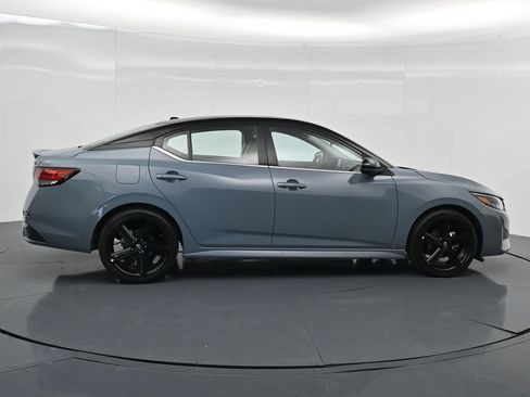 Used 2025 Nissan Sentra SR w/ SR Premium Package FWD image 8