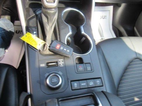 Used 2021 Toyota Highlander XSE AWD/4WD image 15