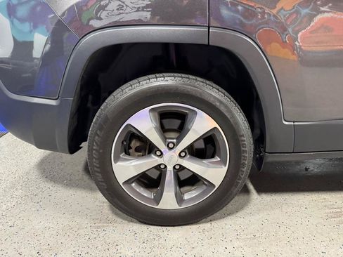 Used 2019 Jeep Cherokee Limited AWD/4WD image 48