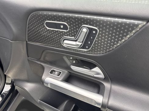 Used 2025 Mercedes-Benz GLB 250 4MATIC image 47