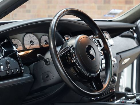 Used 2015 Rolls-Royce Ghost image 40