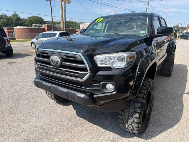 Used 2019 Toyota Tacoma SR5 AWD/4WD image 3
