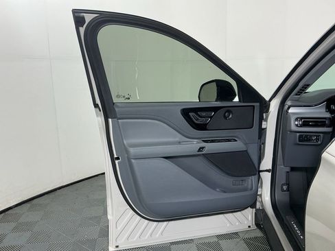 Used 2020 Lincoln Aviator Reserve image 19