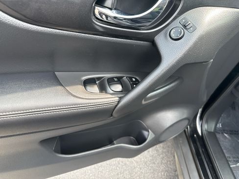 Used 2018 Nissan Rogue S AWD/4WD image 10